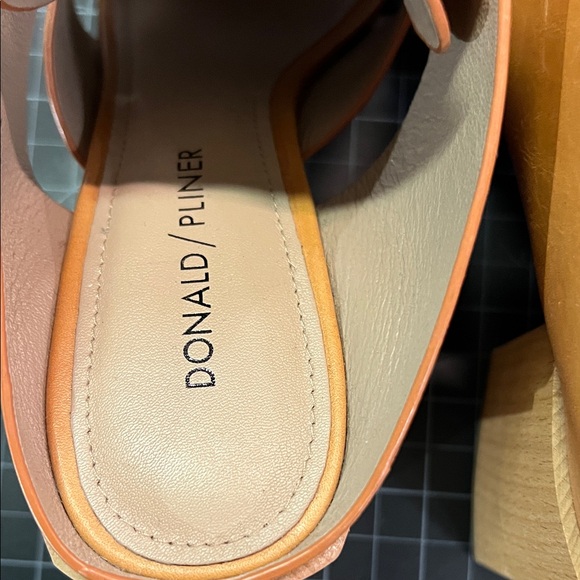 Donald J. Pliner Women's Brown Leather Mules - Picture 2 of 5